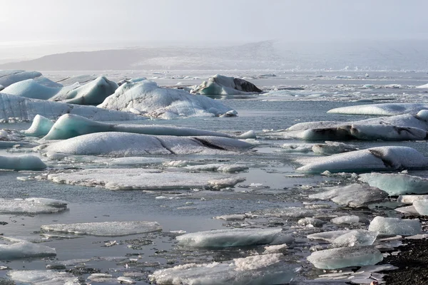 Gletsjer ijs lagune in Jokullsarlon, IJsland — Stockfoto