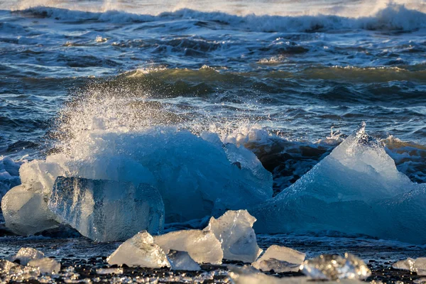 Laguna de hielo glaciar en Jokullsarlon, Islandia — Foto de Stock