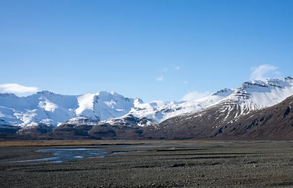 山脉和湖泊，冰岛 — 图库照片