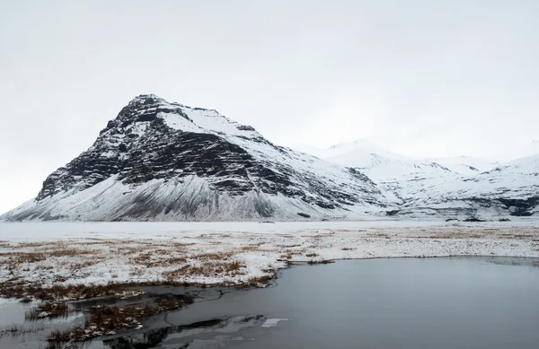 Island under vintern. — Stockfoto