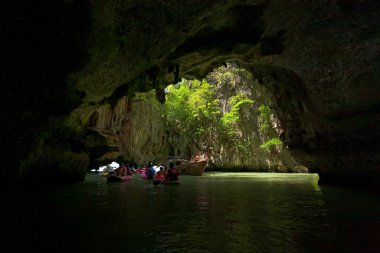 Kireçtaşı mağara turist ziyaret