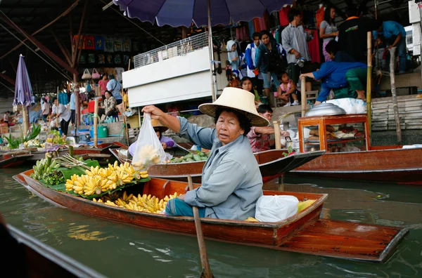 Trh na vodních kanálů, Bangkok, Thajsko. — Stock fotografie