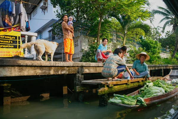 Trh na vodních kanálů, Bangkok, Thajsko. — Stock fotografie