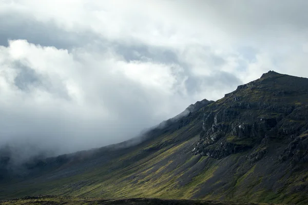 İzlanda dağ manzarası