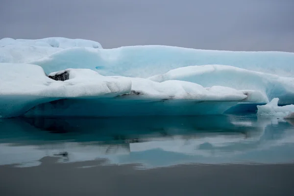 Lodowiec lód w wodzie — Zdjęcie stockowe