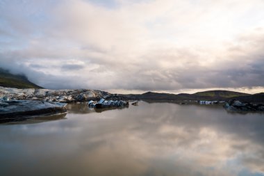Buzul ve buzul lagün gösterilen İzlanda manzara