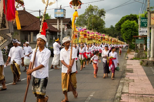 Village temple procession in Bali, Indonesia. — Stockfoto
