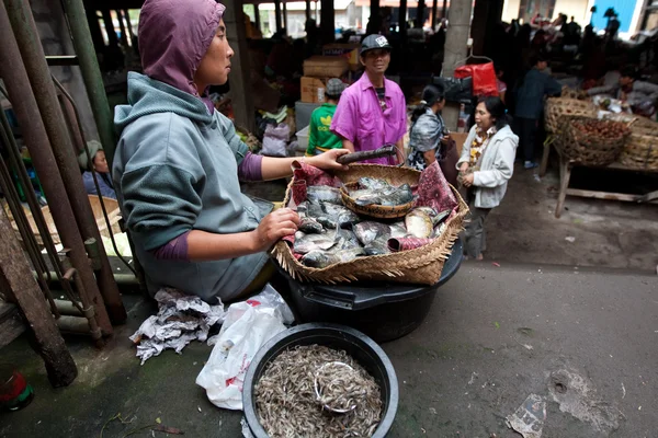 Kayu Ambar morgon marknad i Ubud, Bali Island. — Stockfoto