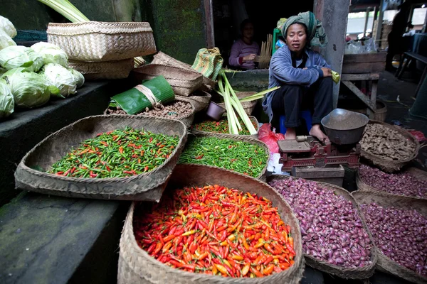 Kayu Ambar rano rynku w Ubud, wyspa Bali. — Zdjęcie stockowe