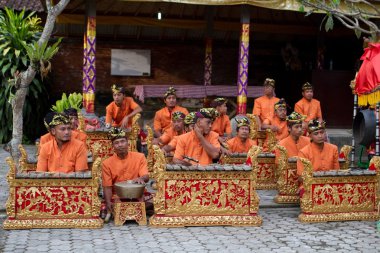 Bali dili gamelan müzik performansı