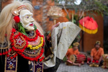 Bali dili dans performansı