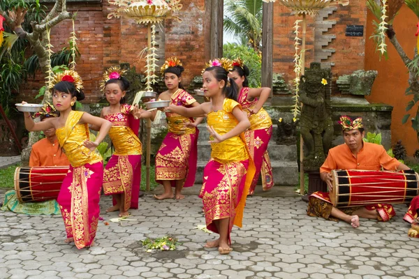 Balinese dansvoorstelling — Stockfoto