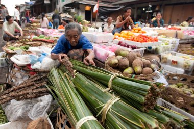 Commercial activities in a morning market in Ubud, Bali Island.