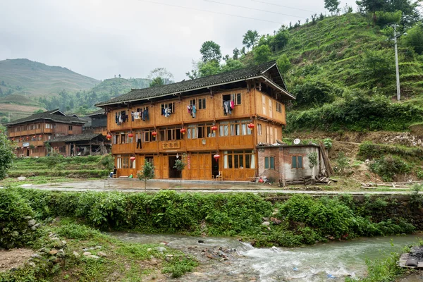 Casa delle tribù delle minoranze etniche Yao a Longji, Cina — Foto Stock