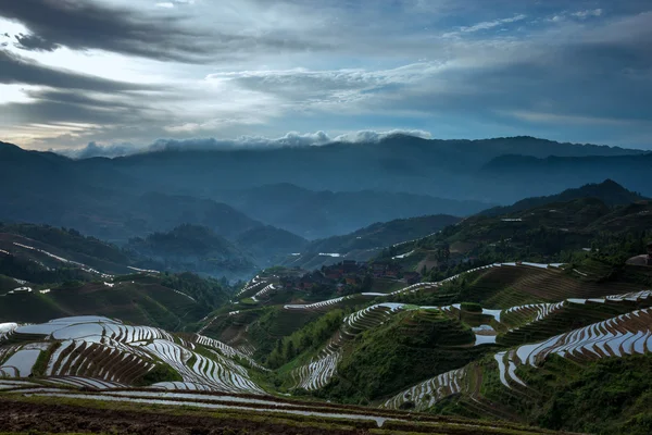Villaggio della minoranza etnica Yao nella provincia del Guangxi, Cina — Foto Stock