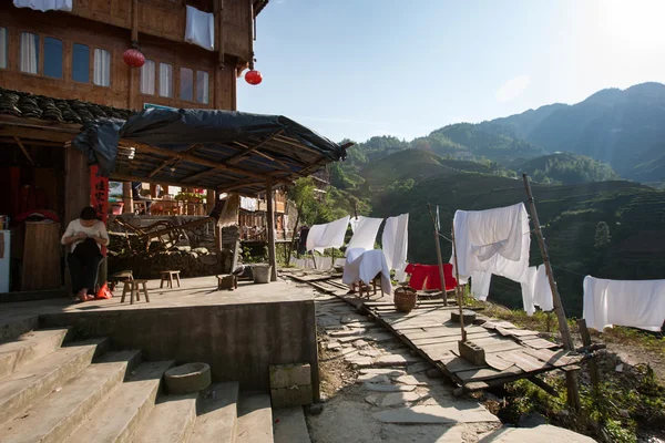 Povoado da minoria étnica de Yao na província de Guangxi, China . — Fotografia de Stock