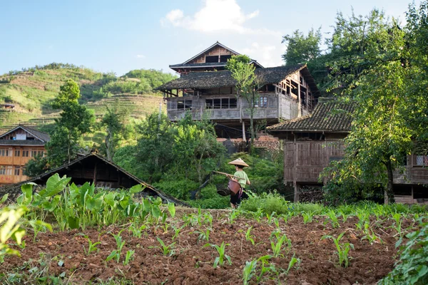 Villaggio della minoranza etnica Zhuang nella provincia del Guangxi, Cina — Foto Stock