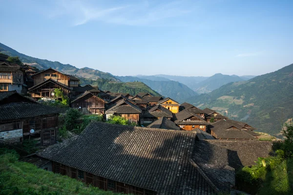 Villaggio di minoranza etnica Zhuang nella provincia del Guangxi, Cina . — Foto Stock