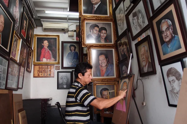 Artista de retratos trabajando en Kuala Lumpur —  Fotos de Stock