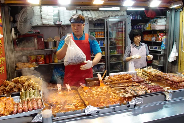 Pouliční jídlo v Soulu, Jižní Korea — Stock fotografie