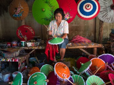 Geleneksel Tay şemsiye maker