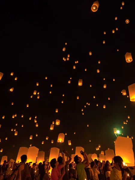 Buddhist Yeeping Lanna' Festival. — Stock Photo, Image