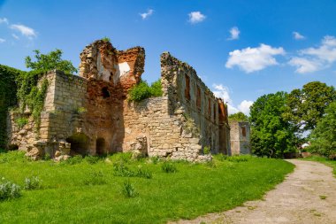 Eski Berezhany Kalesi 'nin resimli kalıntıları. Sieniawski ailesinin ana evi. Berezhany kasabası. Ternopil bölgesi. Ukrayna. Turistik bölge