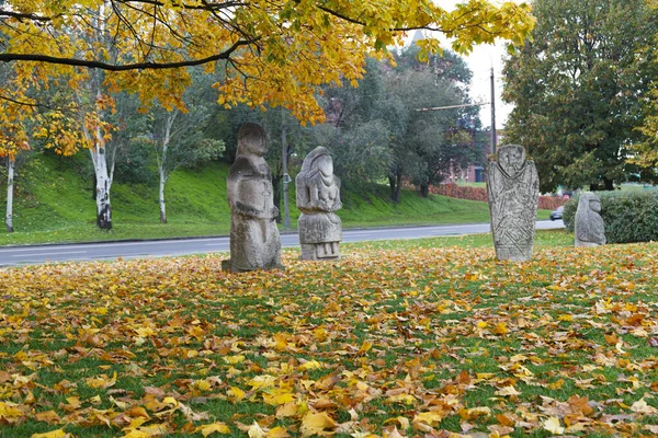 Stadens Gångväg Hösten Täckt Med Gula Lönnlöv Dnipro Stad Ukraina — Stockfoto