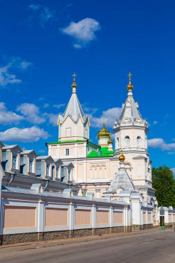 Korets Holy Trinity Restoran Manastırı, Ortodoks Kilisesi, dışarıda. Korets kasabası, Rivne bölgesi, Ukrayna. Ünlü turist simgesi..