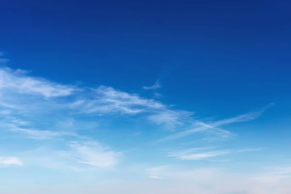 Блакитне Небо Хмарами Багато Красивих Білих — стокове фото