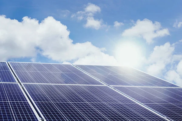 Elektriğin ulaşamadığı uzak bölgeler için güneş fotovoltaik panelleri