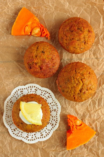 Pumpkin muffins with lemon sauce — Stock Photo, Image