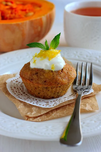 Pompoen muffins met citroensausje — Stockfoto