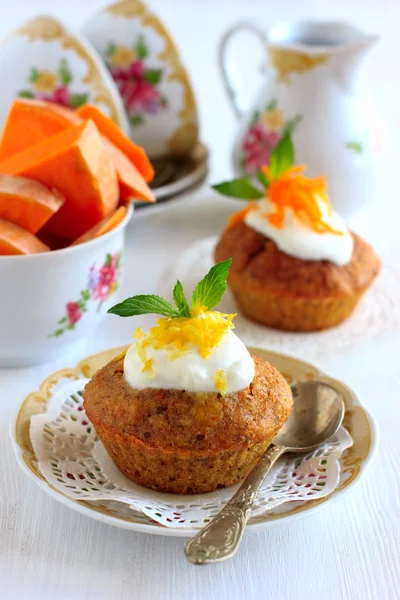 Pompoen muffins met citroensausje — Stockfoto