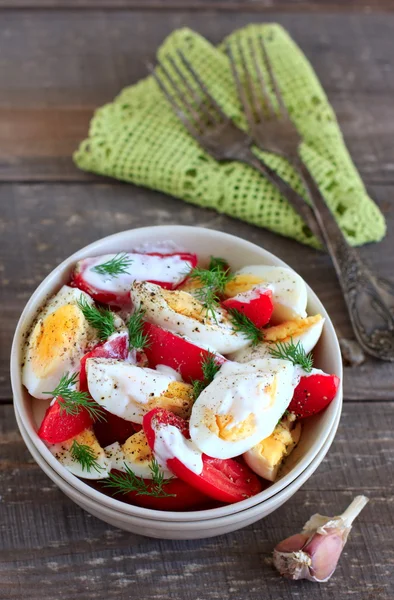 Tomatoes and eggs salad — Stock Photo, Image