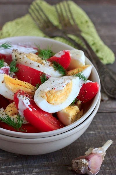 Tomatoes and eggs salad — Stock Photo, Image