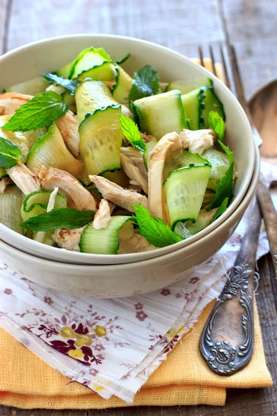 Oriental salad with cucumber and chicken — Stock Photo, Image