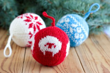 Örme topları için Noel ağacı süsle