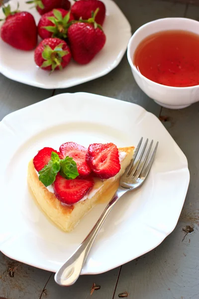 Wet-vet cheesecake met aardbeien en honing — Stockfoto