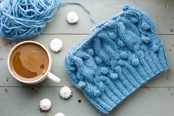 Knitting a turquoise pattern on the circular needles — Stock Photo, Image