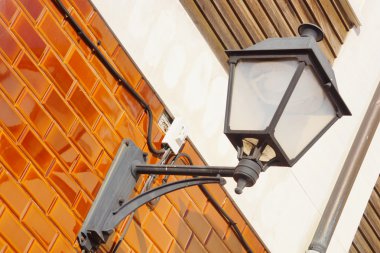 Cephe sokak lâmbası direği ve fayans