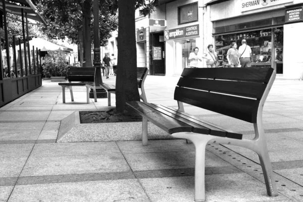 Trois bancs dans la rue — Photo