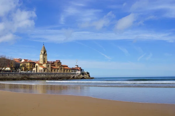 Kirche mit Strand und Meer 2 — Stockfoto