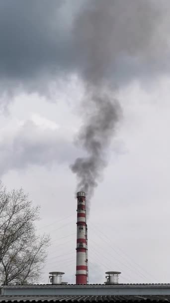 View of escaping smoke from an industrial chimney. Cloudy sky of metallurgy. Metallurgical industrial plant. Poisoned air. Epic pollution of nature. Toxic substances. — Stock Video