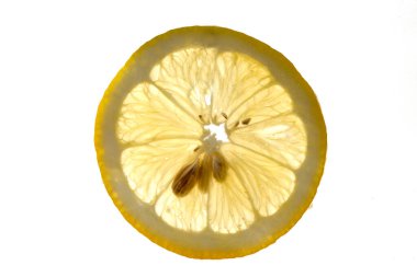 Şeffaf limon. Çekirdeklerin makro fotoğrafçılığı ve sarı limonun posası