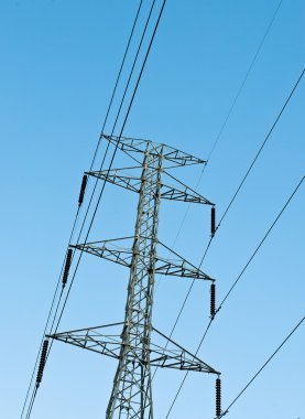 yüksek voltaj güç hatları