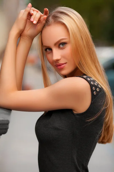 Beautiful sexy woman with black dress and blond hair posing outdoor. Fashion girl portrait — Stock Photo, Image