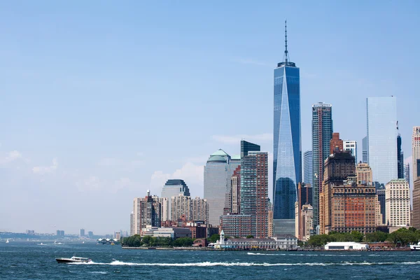 New York City at Lower Manhattan skyscrapers and One World Trade Center — Stock Photo, Image