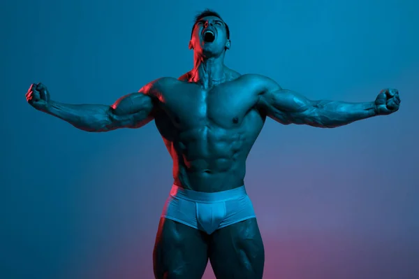 Hombre Musculoso Mostrando Músculos Fuerte Macho Desnudo Torso Abs — Foto de Stock