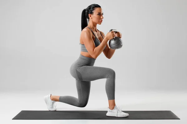 Active Girl Doing Lunges Exercises Kettlebell Leg Muscle Training Fitness — Stock Photo, Image